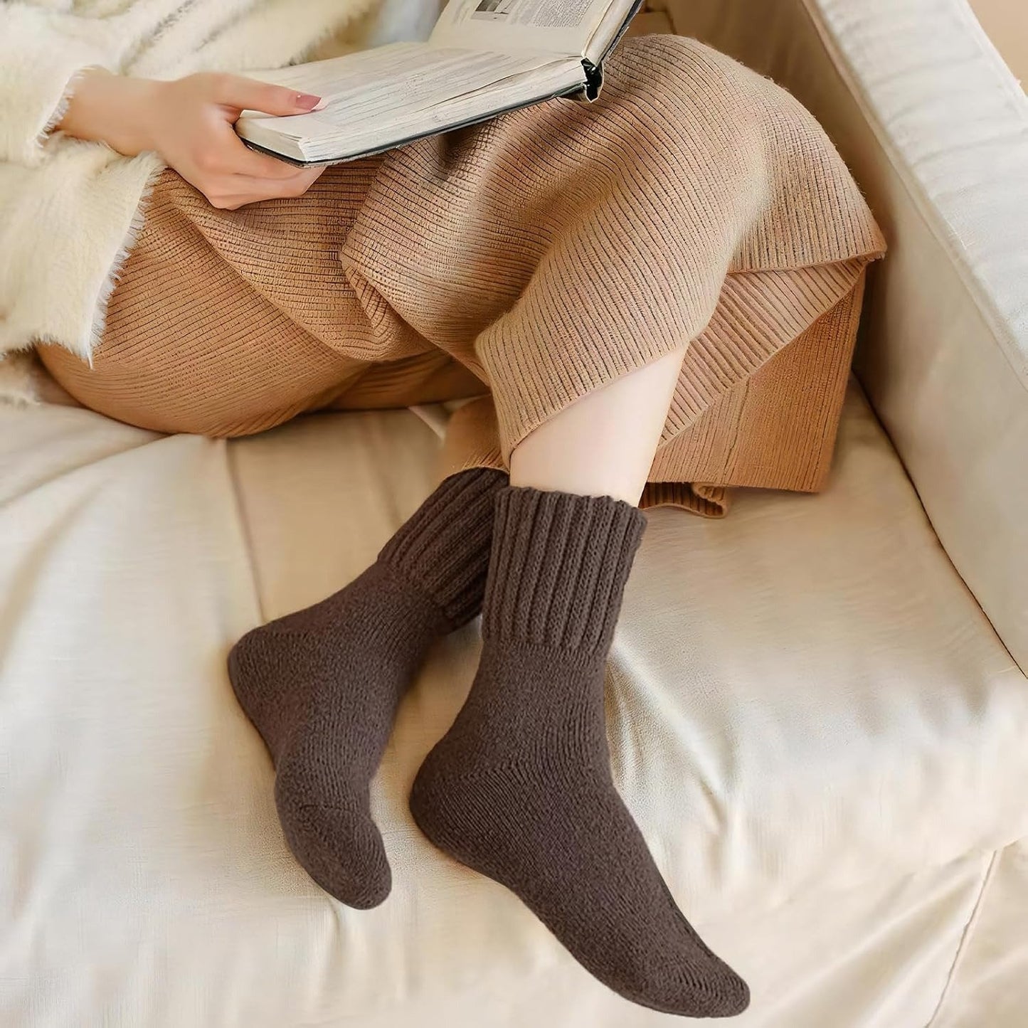 🔥❄️Hot Sale-Buy 1 Get 5 Packs✨❄️5 Pairs Women's Solid Mid-calf Socks